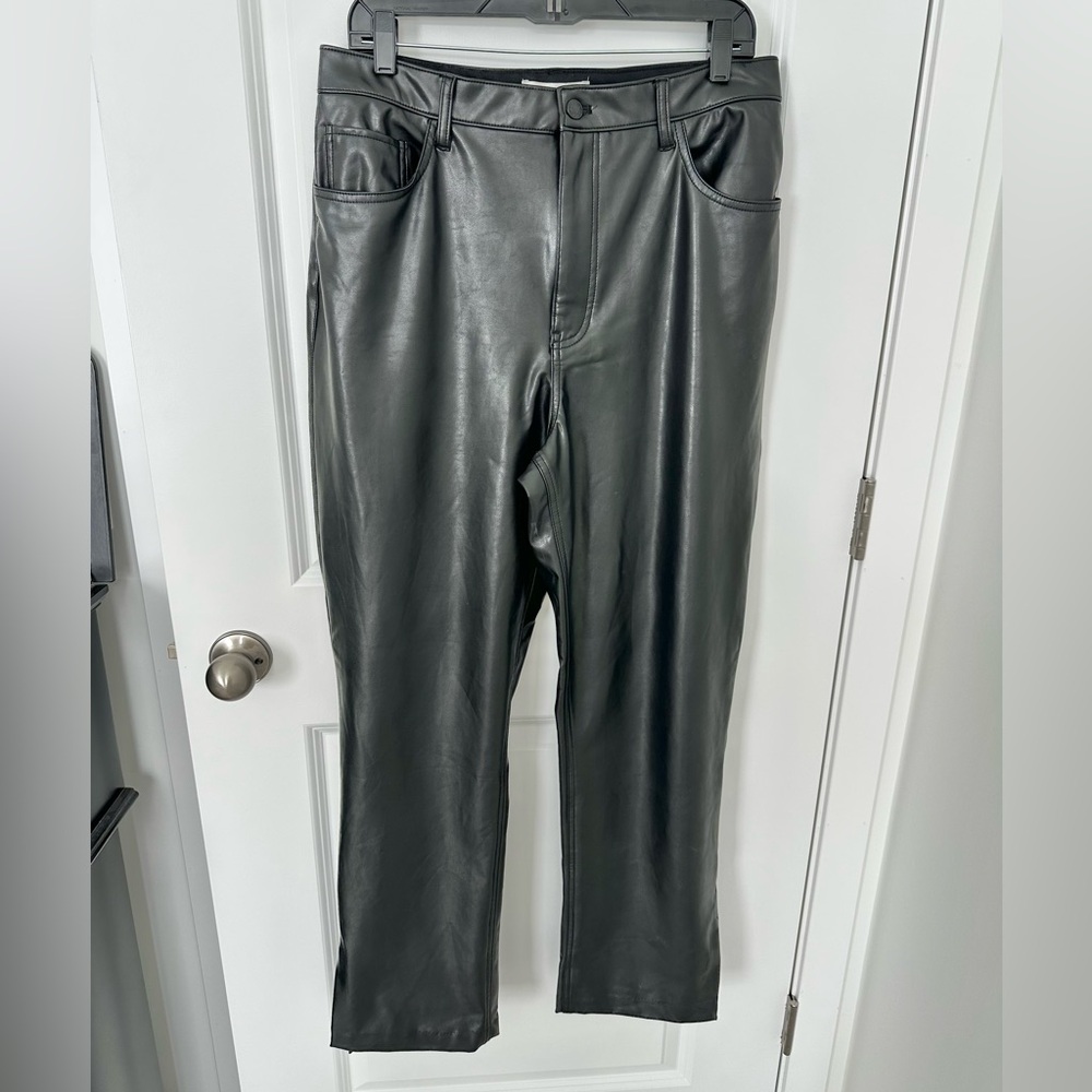 Abercrombie The 90’s Straight Ultra High Rise Faux Leather Pants in Curvy Love
